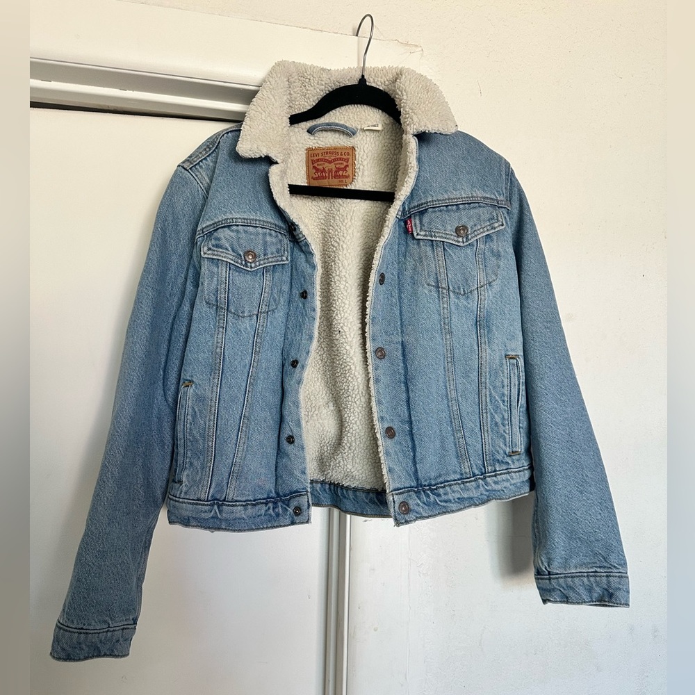 Women L Levi's Light Blue Denim Jacket with Sherpa Collar
